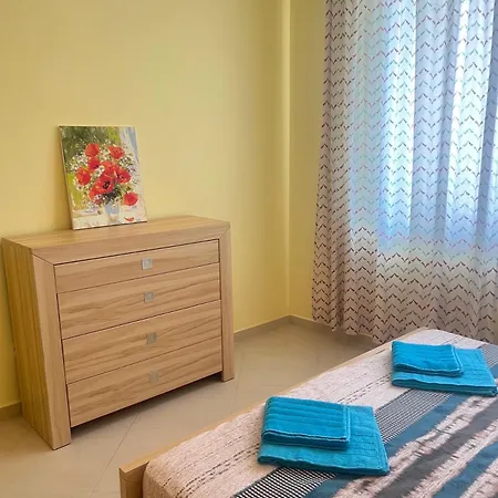 Cherno Apartment Ahtopol